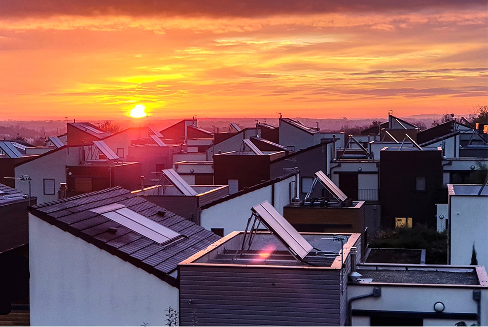 Coucher de soleil depuis les toits du quartier des Hauts-fresnais urbaine